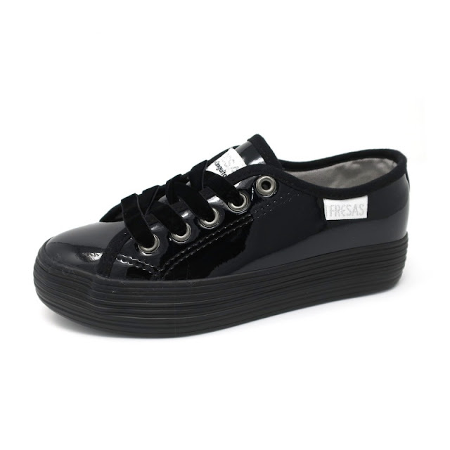 ttps://www.zapanines.es/lonas/4093-bamba-casual-charol-negro-fresas-by-conguitos.html