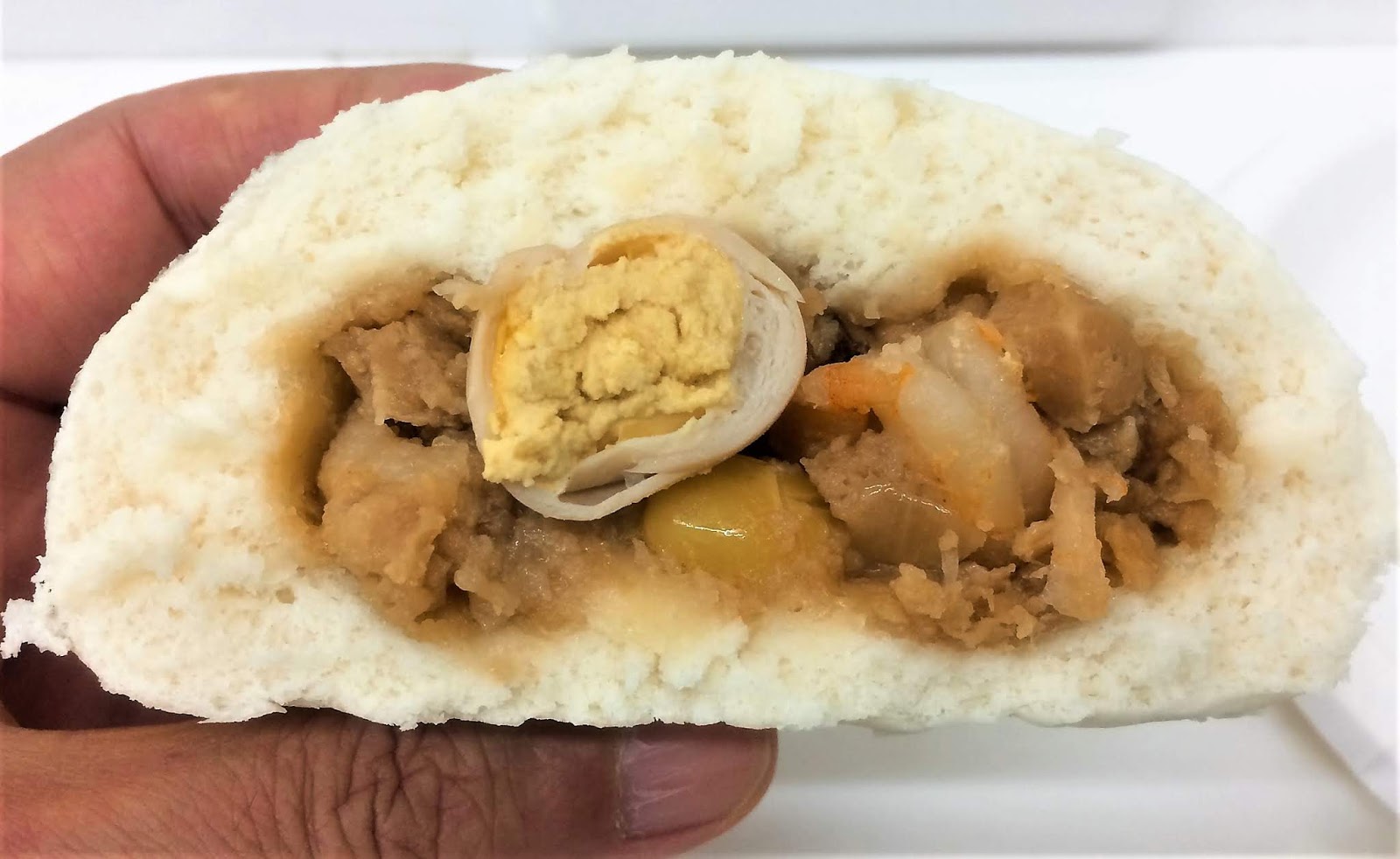 ローソンの贅沢五目肉まん実食レビュー コンビニ肉まん最高価格 ﾟdﾟ コンビニ研究本部コンビニ中華まん肉まん調査室 コンビニ サラリーマン総研 最新コンビニグルメがわかるブログ