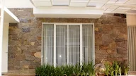 Gambar Rumah Minimalis Dinding Batu Alam