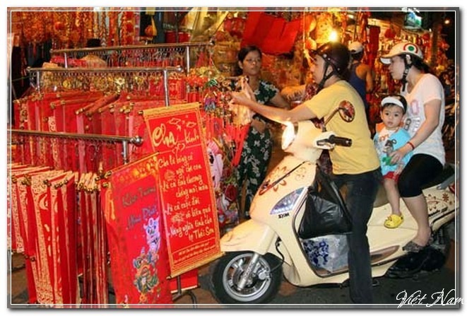 Sài Gòn rộn ràng đón xuân 