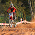 Chumbinho Becker alinha no gate do Catarinense de Motocross, em Jaraguá do Sul