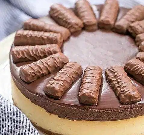 Chocolate Caramel Twix Cheesecake #desserts #cake