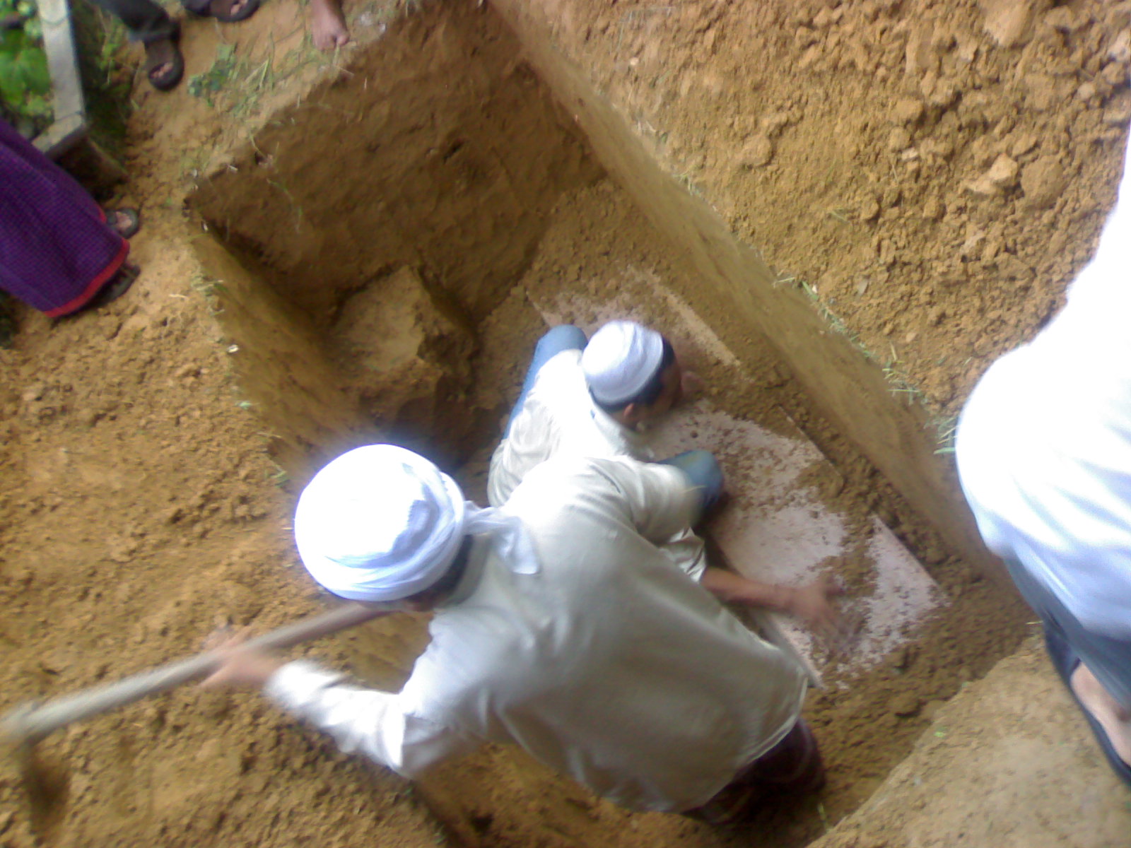 ISLAM DAN IMAN AMALAN YANG  MENJADI TEMAN DI  ALAM  KUBUR