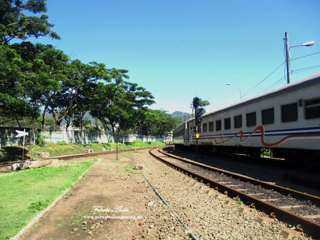 kereta stasiun merak