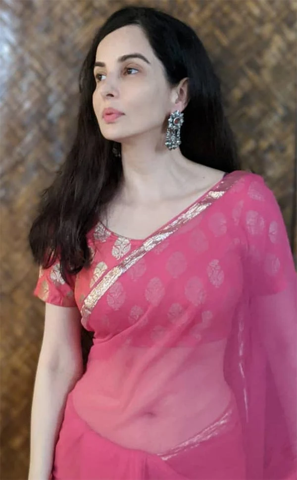 rukhsar rehman low waist saree navel