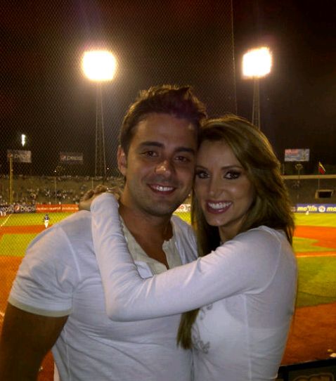 La actual Miss Venezuela Vanessa Goncalves junto a su novio