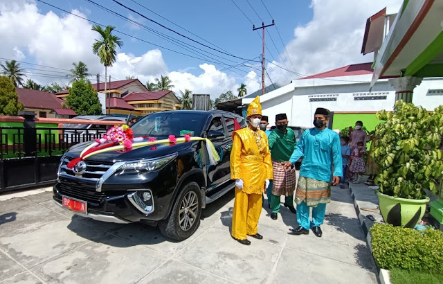 Penuhi Janji Politiknya, Bupati Natuna Pinjamkan Mobil Dinasnya Untuk Mengantar Pengantin Tunawicara