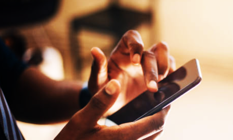 Le ministre Souleymane Diarrassouba, a procédé au lancement d’une application mobile de lutte contre la vie chère, dénommée "Contrôle citoyen".
