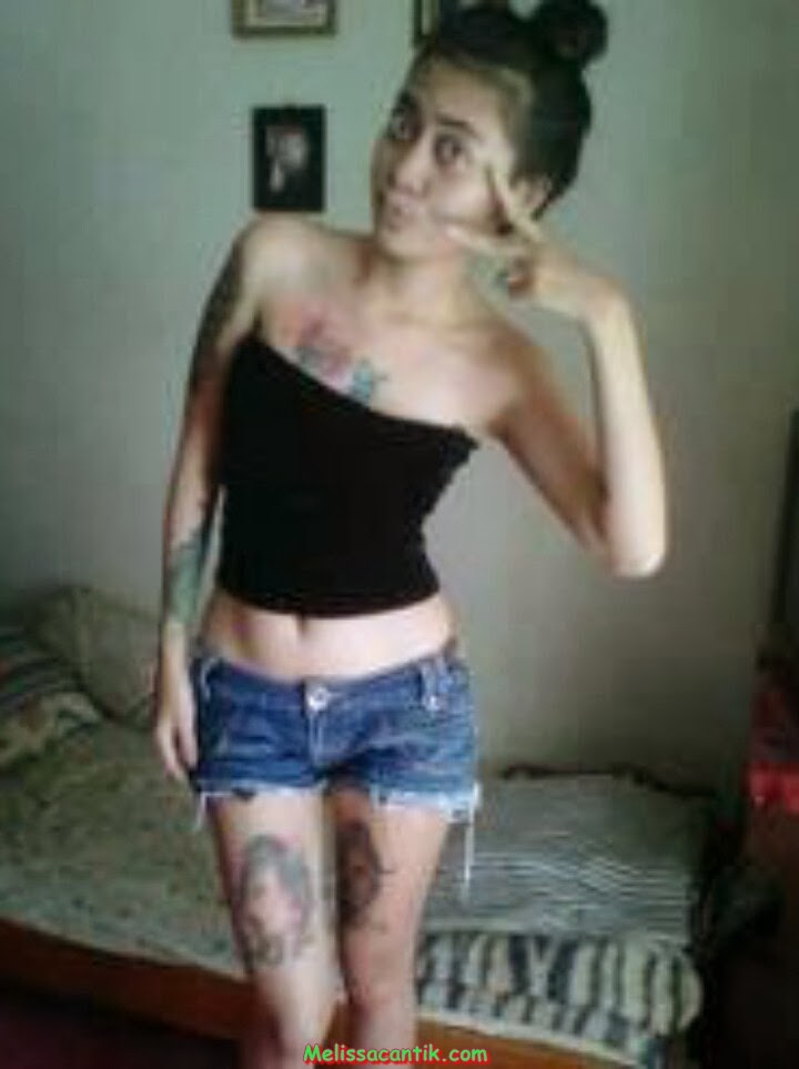  Pamer Tubuh Penuh Tatto Hot  kumpulan foto bugil bokep terbaru 2014