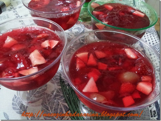 gelatina-com-fruas-01