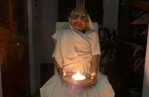 पीएम नरेंद्र मोदी की मां हीराबेन मोदी का 100 साल की उम्र में हुआ निधन, पीएम ने ट्वीट कर दी श्रद्धांजलि PM Narendra Modi Mother Death 