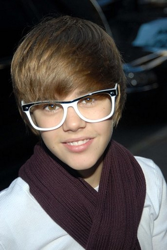 justin bieber hat. justin bieber cute smile. hua3