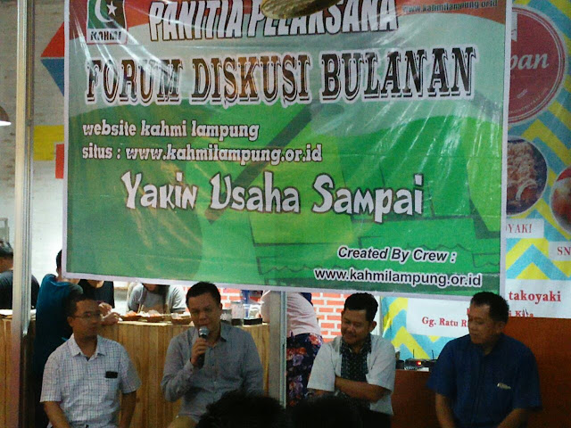 Gagasan Membangun dari Kampung Pada Diskusi KAHMI Lampung