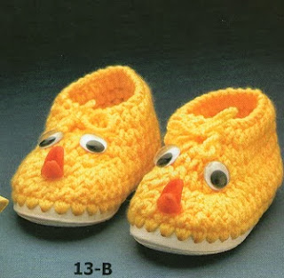 http://patrones-asgaya.blogspot.com.es/2013/01/pantuflas-pollito-para-nino.html