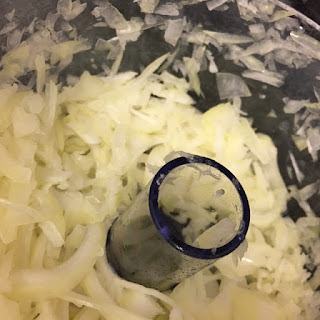 sliced onions