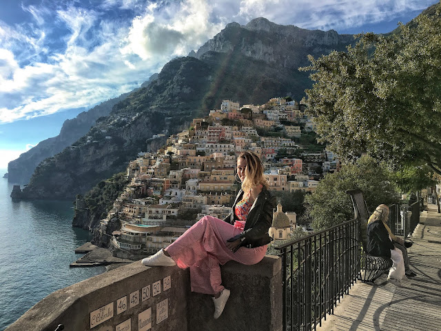 Positano, Amalfi Coast, roadtrip italy, Dolce&Gabbana, dolce and gabbana, summer outfit, travel italy, italian destination, canadian fashion blogger, how to wear high waist pants, what to wear in positano, streetstyle italy, best canadian fashion blogger