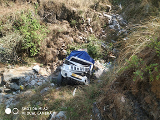 Pick up vehicle fall down in ditch, SDRF rescued