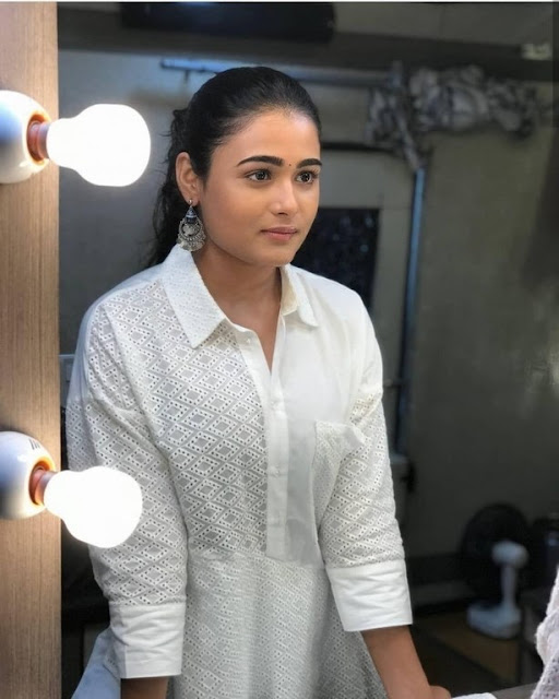 Arjun Reddy actress Shalini Pandey latest hot images