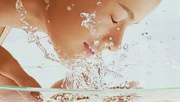 Tips Cara Memutihkan Wajah Secara Alami dengan Air Putih