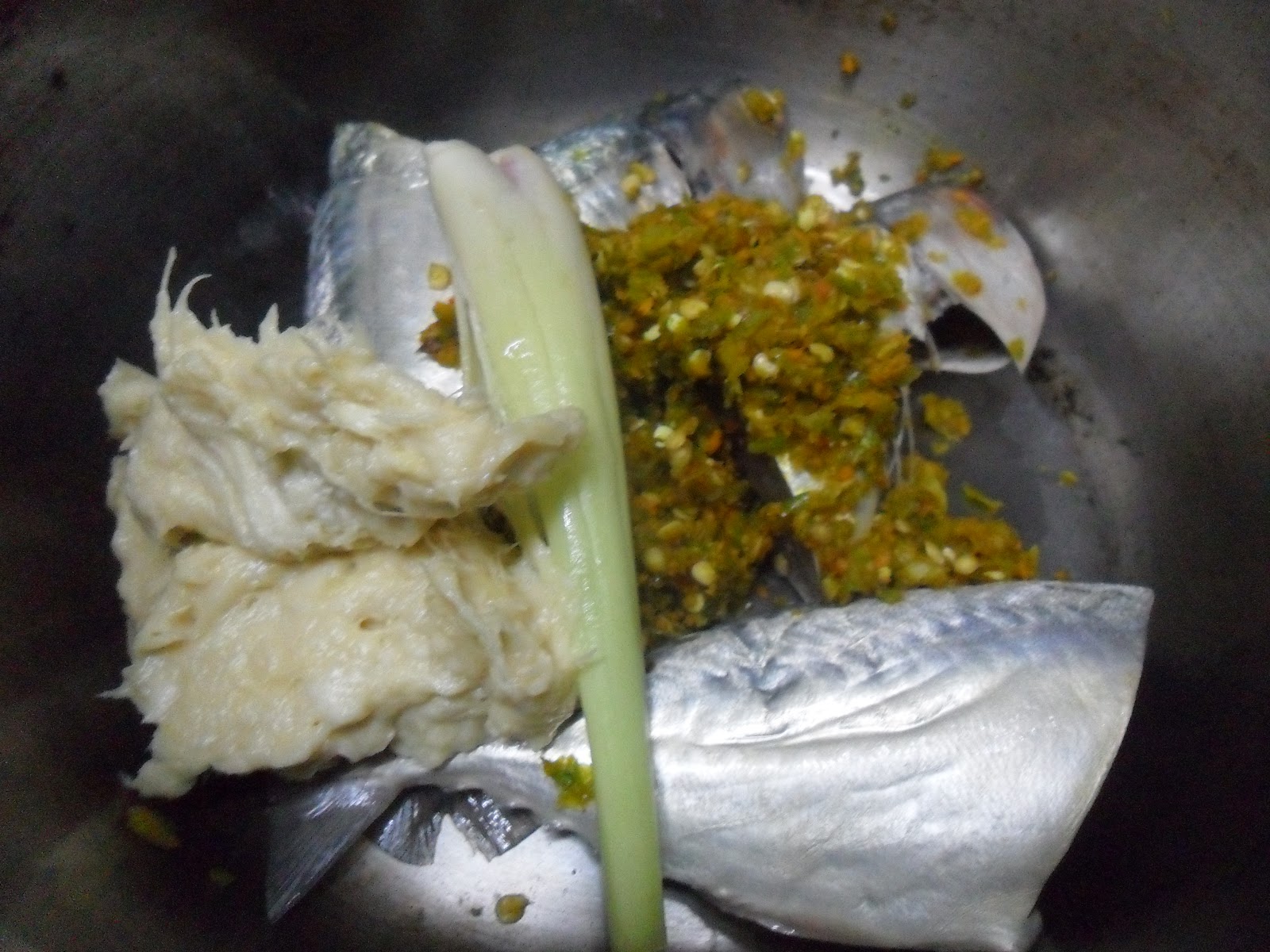 DUNIA KECIL KITA .: Masak Tempoyak Ikan Kembung