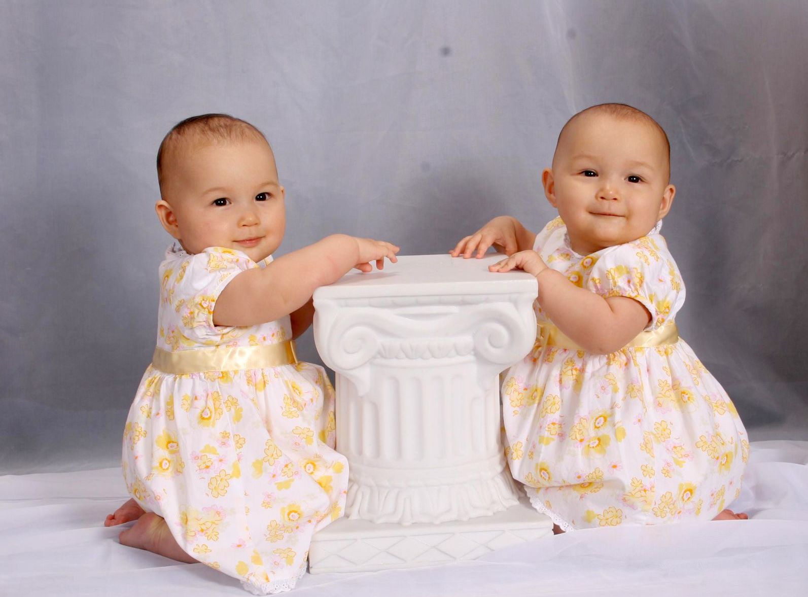 Foto Bayi Kembar Unyu Unyu Bangetz Si Gambar