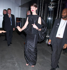 Pantyless Anne Hathaway