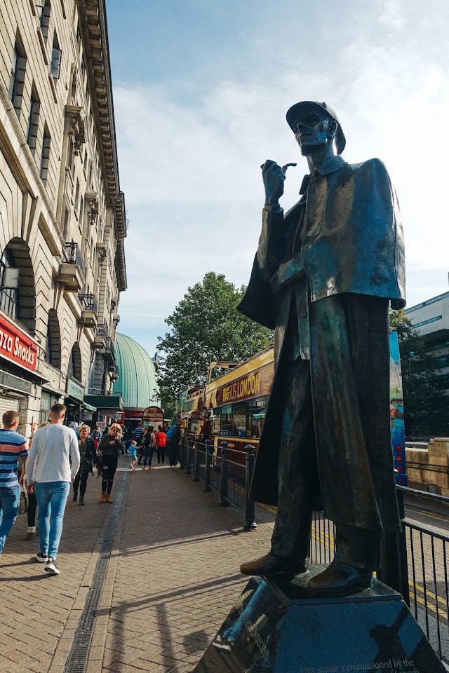 シャーロック ホームズがいっぱいの ベーカー ストリート駅 Baker Street Tube Station ロンドン旅行