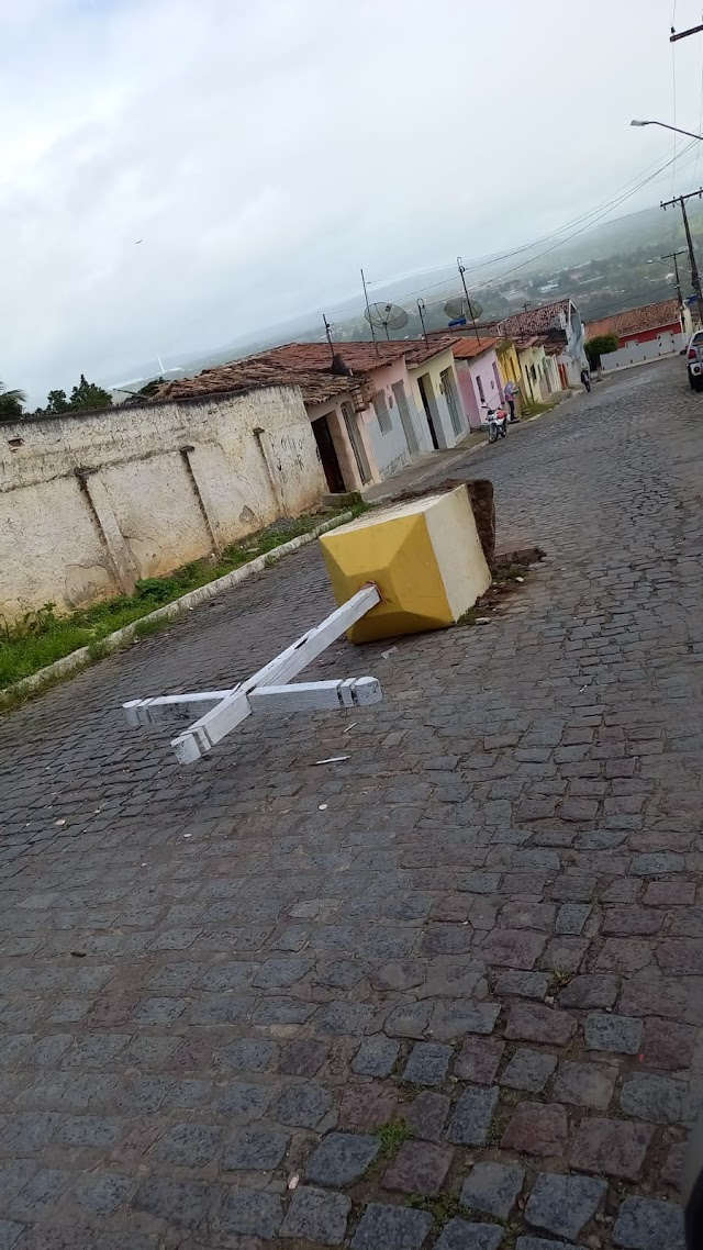 Motorista arranca cruzeiro da serra de santa Terezinha após perder controle de veículo