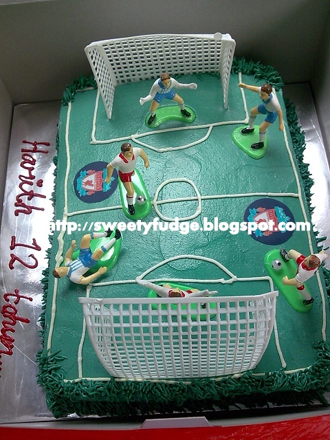 soccer field cake. Soccer field cake: Kak Mazlina