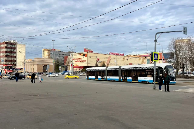 улица Измайловский Вал, Семёновская площадь, станция метро Семёновская, торгово-развлекательный центр «Семёновский»