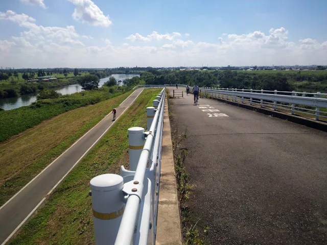 荒川自転車道　上江橋