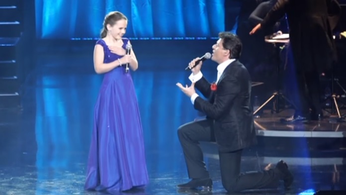 'O sole mio cantata da Amira Willighagen e Patrizio Buanne - Video