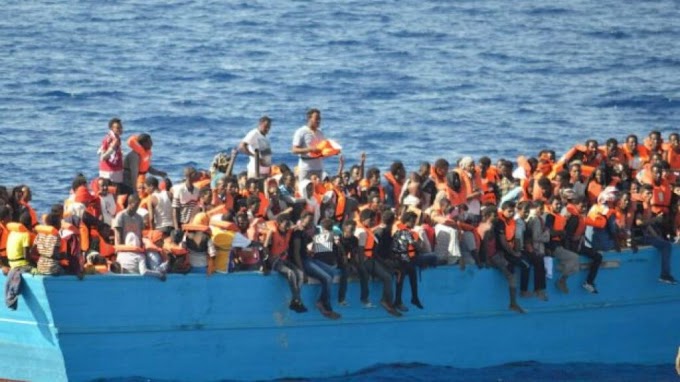 Nuovi sbarchi a Lampedusa: in 2.800 nell'hotspot, neonato muore in mare
