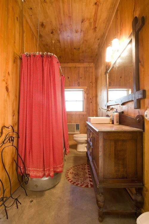 Rustic Bathroom Design Idea