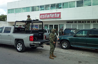 Binomios caninos peinan empresas de paquetería en Cozumel