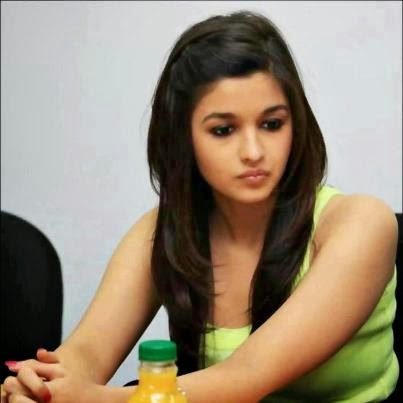 Indian film actress Alia Bhatt Photos,Alia Bhatt Sexy Photos,Alia Bhatt Real Photos,Alia Bhatt latest picture,Alia Bhatt New wallpaper