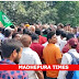 BNMU: छात्र राजद ने मुख्य द्वार पर तालाबंदी कर विश्वविद्यालय प्रशासन के खिलाफ की नारेबाजी 