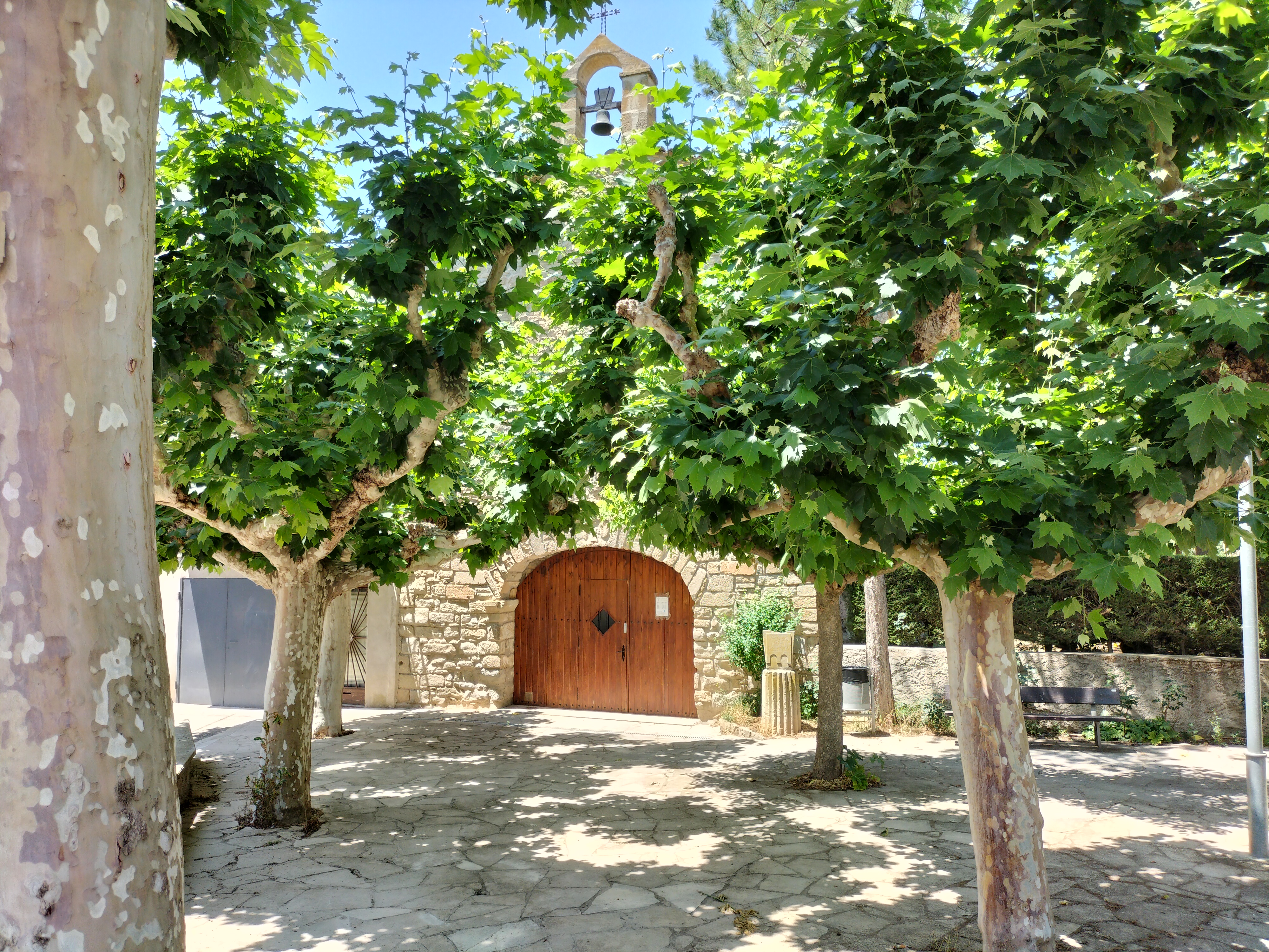 Plaça arbrada de Claravalls