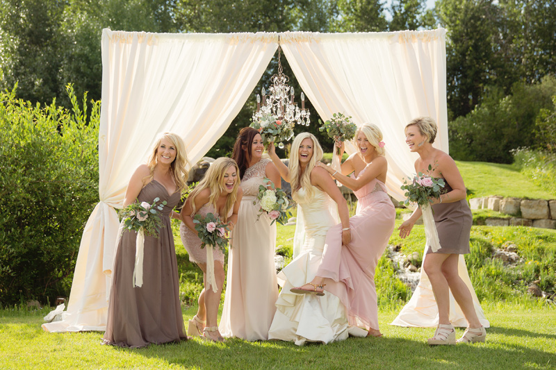 Venue: Montana Wildflower Garden / Flowers by Mac's Floral / Photography: Tracy Moore Photography