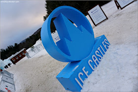 Logo de los Castillos de Hielo a la Entrada de esta Atracción en New Hampshire