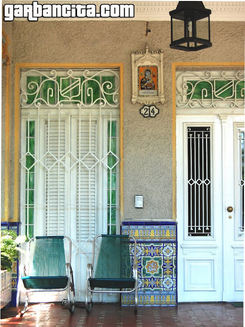 Fachada de una casa de Vedado, La Habana