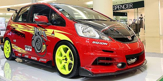 Foto Gambar Stiker Mobil Honda Jazz Merah - Modifikasi Mobil Motor