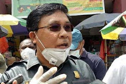 Mustakim Berikan Bantuan Bahan Makanan dari Fraksi Demokrat DPRP ke Masyarakat Nimbokran