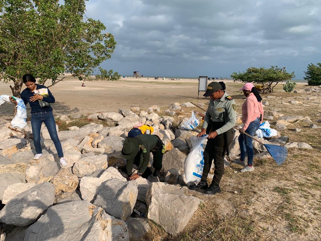 https://lanochedelarcoiris.blogspot.com/Semana Santa en Riohacha: Policía Guajira realiza jornada de aseo en las playas para bienestar de los bañistas