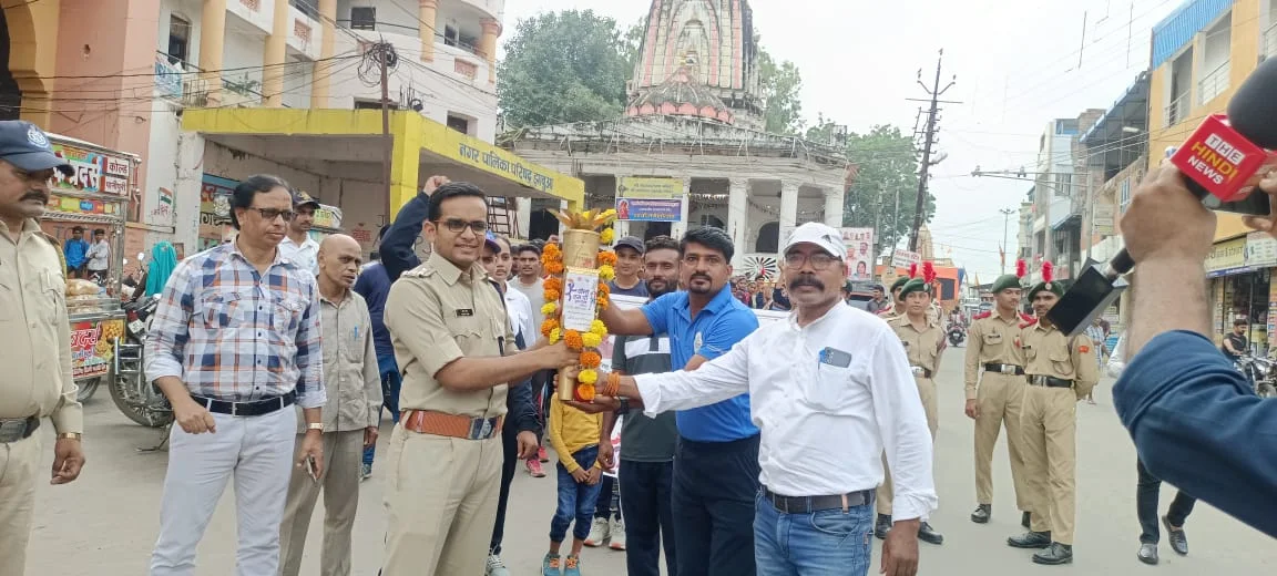 Jhabua-News- Khelo-MP-Youth-Games-Torch-reached-Jhabua-from-Alirajpur-SP-Agam-Jain-flagged-off-the-rally