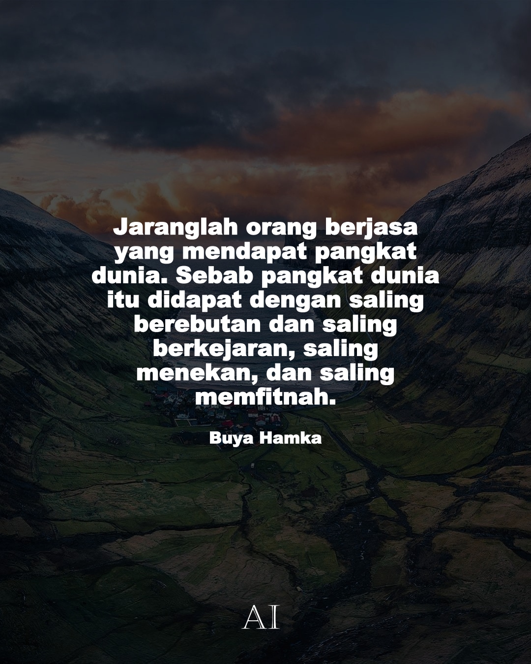 Wallpaper Kata Bijak Buya Hamka  (Jaranglah orang berjasa yang mendapat pangkat dunia. Sebab pangkat dunia itu didapat dengan saling berebutan dan saling berkejaran, saling menekan, dan saling memfitnah.)