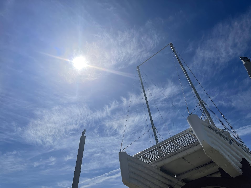 イメージ画像：海辺の青空