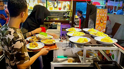 Pempek palembang yang paling enak hanya ada di dapur kayu manis condet