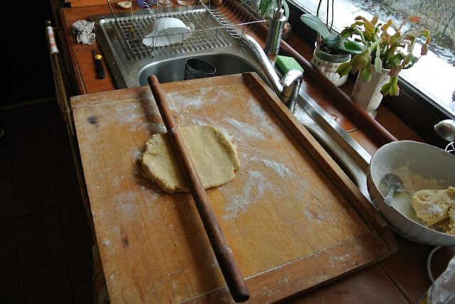 making of the old fashined Hungarian apple pie