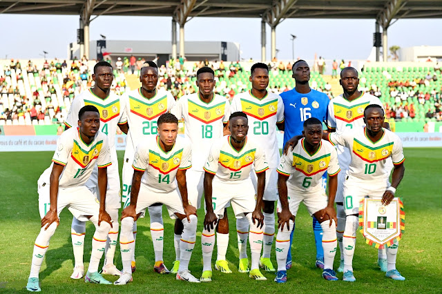 📸SELECCIÓN DE SENEGAL 📆23 enero 2024 ⬆️Abdoulaye Seck, Pape Gueye, Ismaïla Sarr, Habib Diallo, Édouard Mendy, Kalidou Koulibaly. ⬇️Pape Matar Sarr, Ismail Jakobs, Krépin Diatta, Nampalys Mendy, Sadio Mané. SELECCIÓN DE GUINEA 0 🆚 SELECCIÓN DE SENEGAL 2 Martes 23/01/2024, 17:00 horas. 34ª Copa Africana de Naciones 2023, fase de grupos, Grupo C, jornada 3. Yamusukro, Costa de Marfil, estadio Charles Konan Banny. GOLES: ⚽0-1: 61’, Abdoulaye Seck. ⚽0-2: 90’, Iliman Ndiaye.